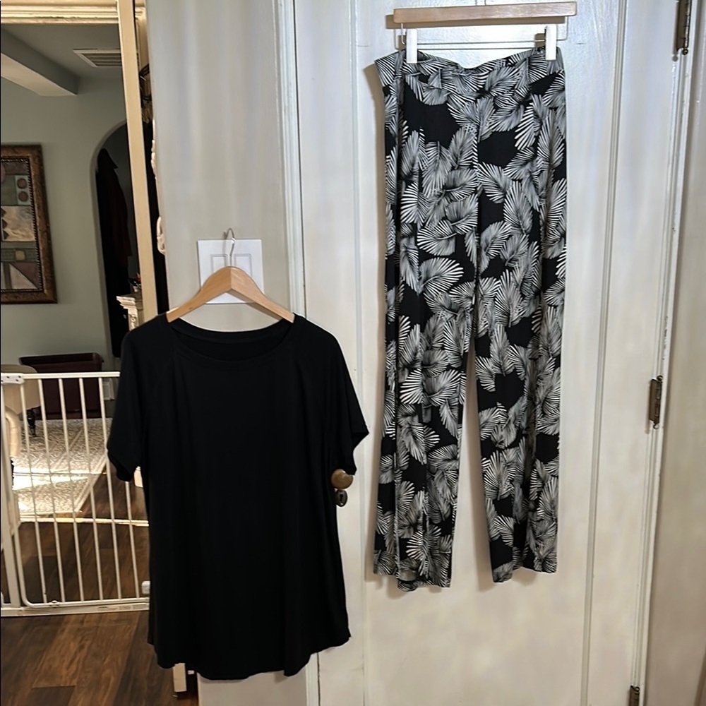 Chic Black and White Leaf Print Split, Wide Leg Pants and Top